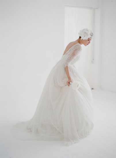 Nikia Phoenix Munaluchi Bride By Elizabeth Messina 11