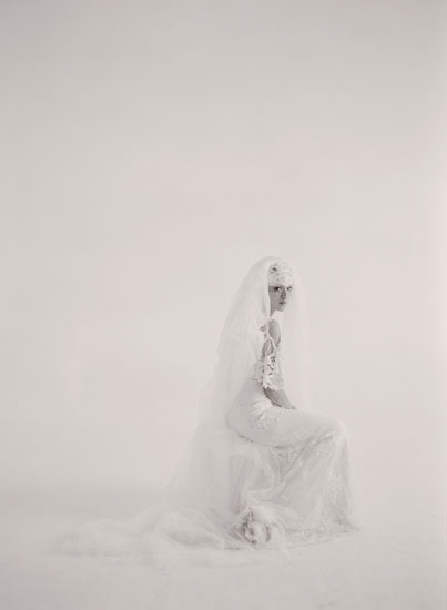 Nikia Phoenix Munaluchi Bride By Elizabeth Messina 12
