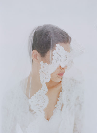 Nikia Phoenix Munaluchi Bride By Elizabeth Messina 6